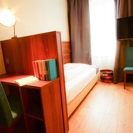 Hotel Bett Und Buch 3*