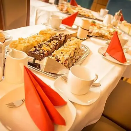 Hotel Bett Und Buch 3*